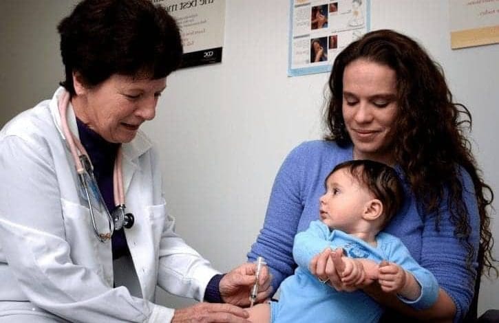 Aumenta el número de niños sin cobertura médica por primera vez en años