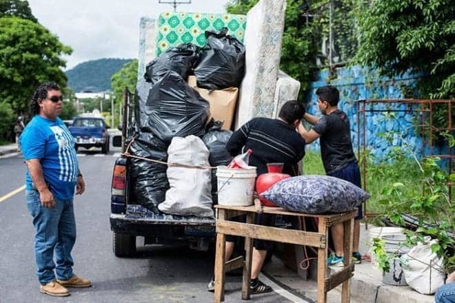 El drama de dejarlo todo por la violencia