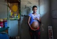 Postal desde tijuana: madres migrantes esperan el parto y la corte