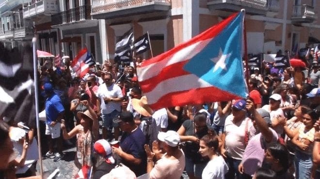 Pueblo en la calle pide renuncia de gobernador de puerto rico