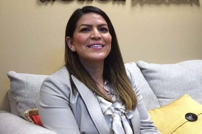 Esmeralda soria desafía a veterano congresista demócrata en el valle central de california