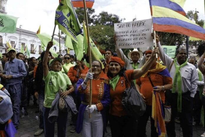 El pueblo protesta en las calles del ecuador