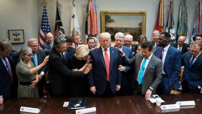 Trump y los evangélicos blancos: el porqué de tanta hipocresía religiosa