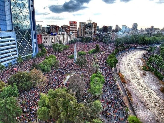 Beirut y santiago en las calles: las multinacionales tienen que pagar