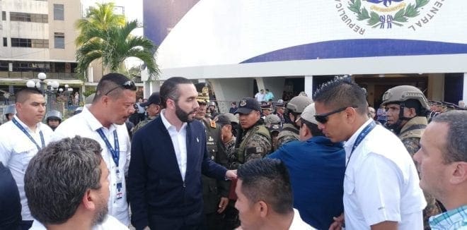 Repudian la militarización de la asamblea legislativa salvadoreña