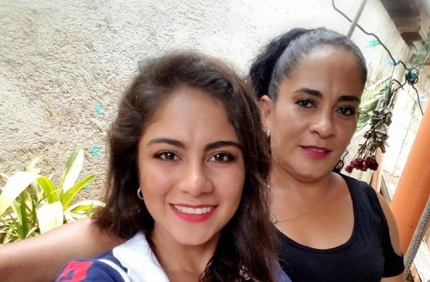 Yesenia y su madre Verlyn