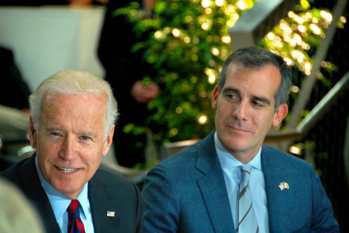 Eric Garcetti con Joe Biden