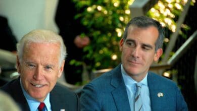 Eric Garcetti con Joe Biden