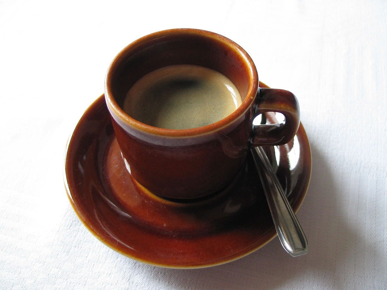 ¿Tomamos un café?: una breve historia del oscuro elixir