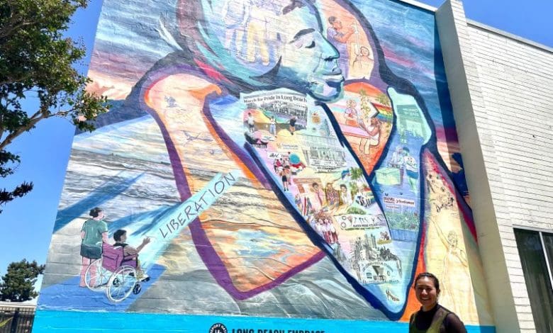 El mural "El abrazo de Long Beach", de Myisha Arellano