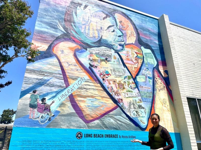 El mural "El abrazo de Long Beach", de Myisha Arellano