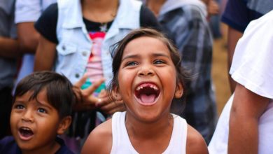 No hay felicidad más agradable que ver sonreír a un niño. No hay tristeza más vulnerable que ver llorar a un anciano.